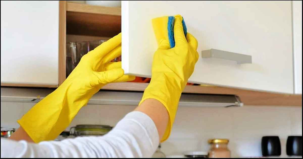 how to clean white furniture that has turned yellow