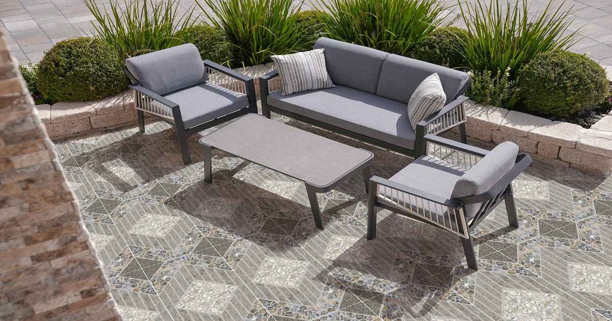does aluminum outdoor furniture get hot